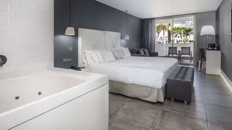 Deluxe Room Sea View with Hot tub